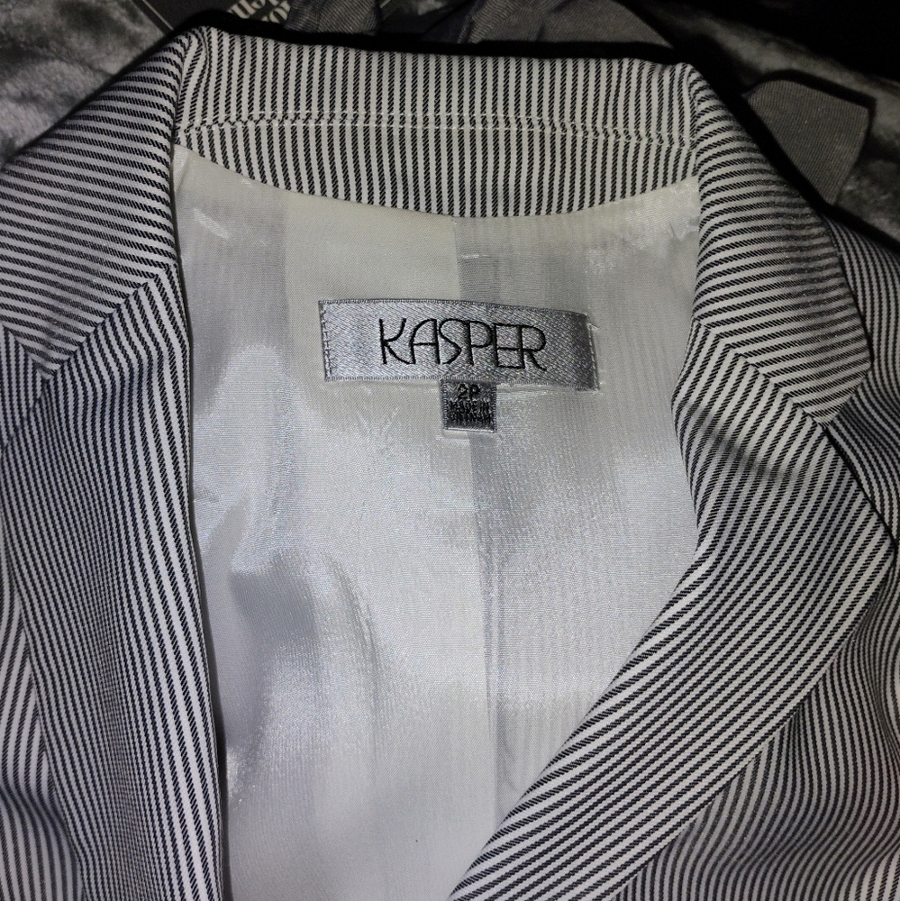 Kasper pants suit